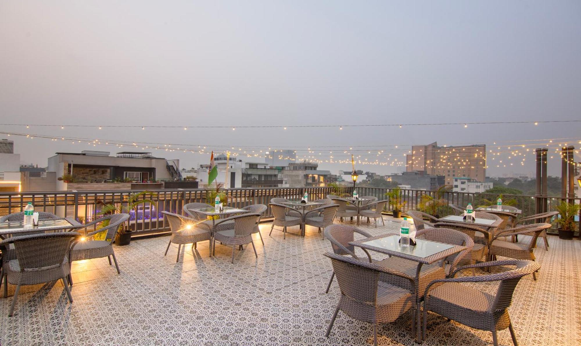 Super Townhouse Sushant Lok Phase 1 Formerly Hotel Neven Gurgaon Exterior photo
