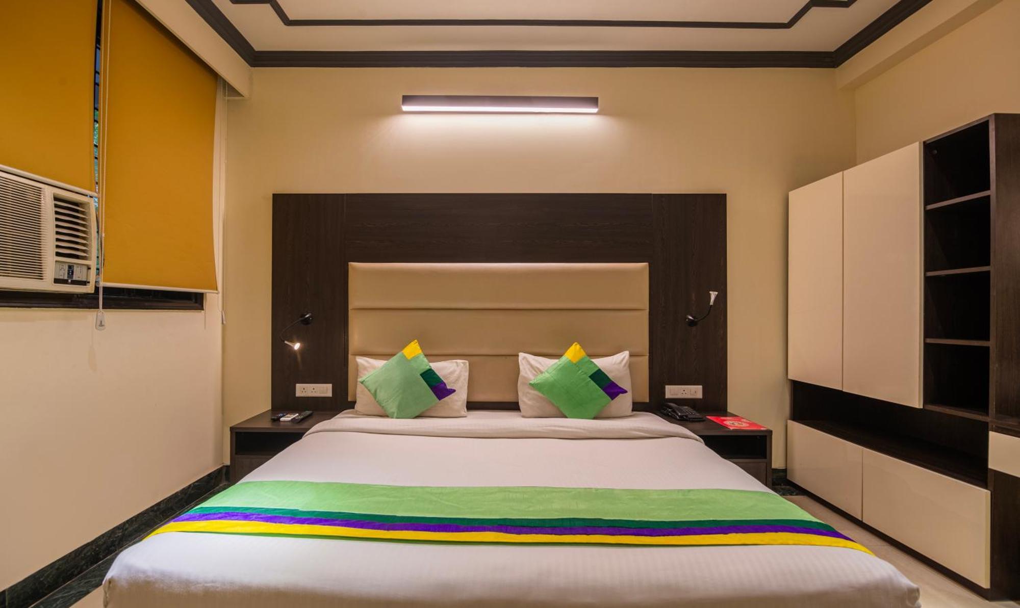 Super Townhouse Sushant Lok Phase 1 Formerly Hotel Neven Gurgaon Exterior photo