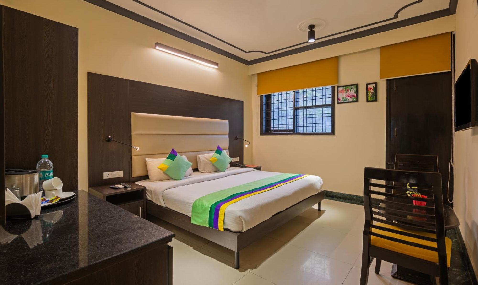 Super Townhouse Sushant Lok Phase 1 Formerly Hotel Neven Gurgaon Exterior photo