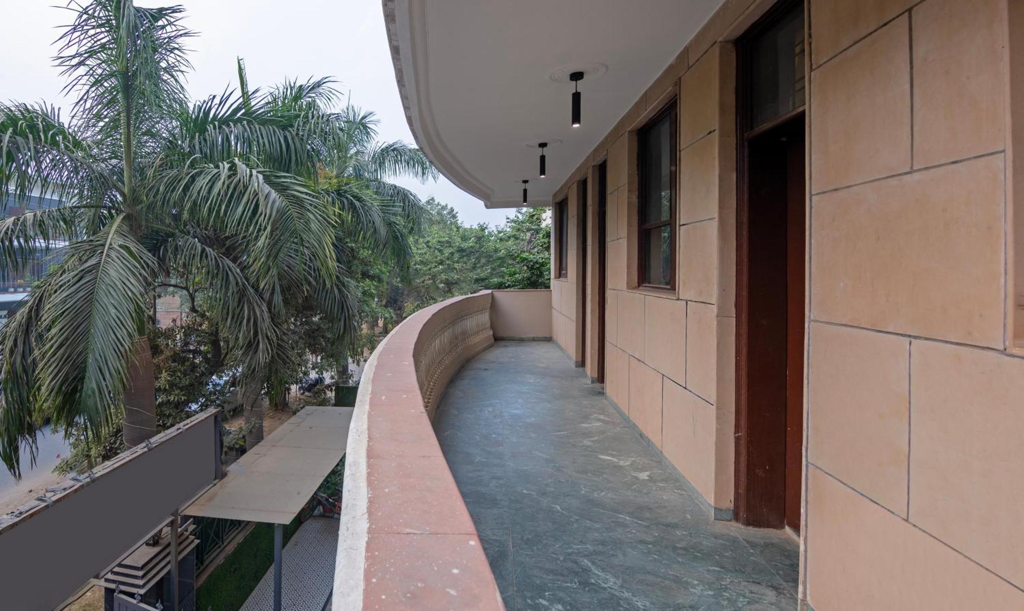 Super Townhouse Sushant Lok Phase 1 Formerly Hotel Neven Gurgaon Exterior photo