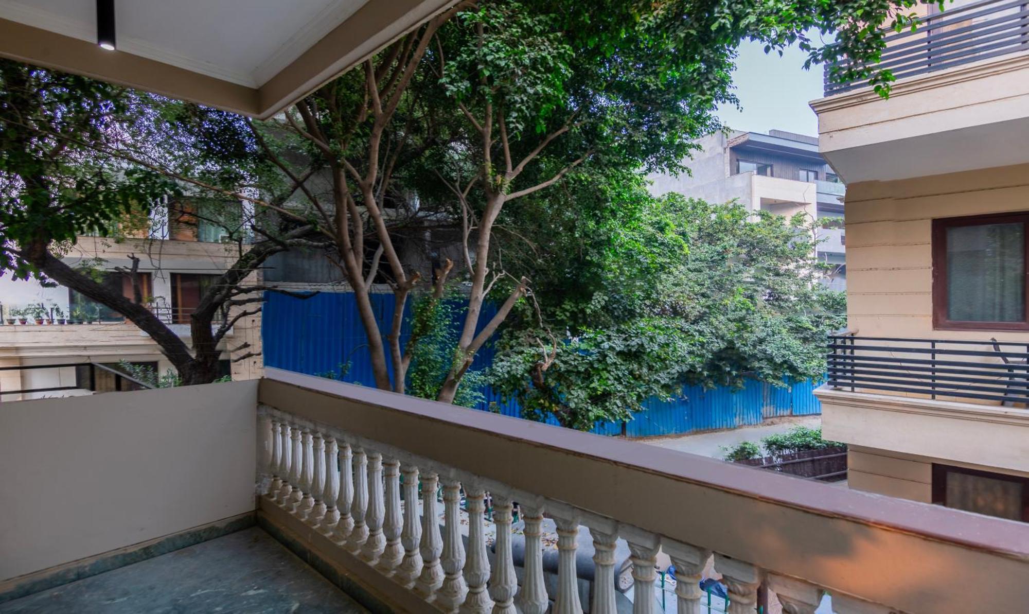 Super Townhouse Sushant Lok Phase 1 Formerly Hotel Neven Gurgaon Exterior photo