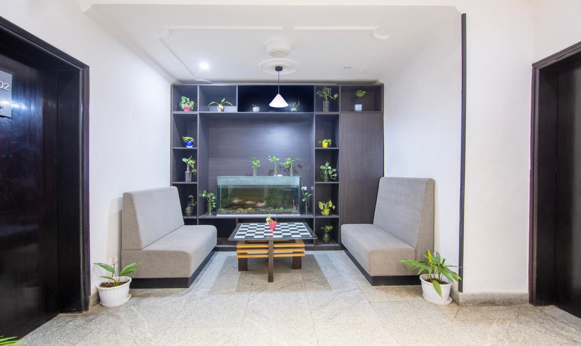 Super Townhouse Sushant Lok Phase 1 Formerly Hotel Neven Gurgaon Exterior photo