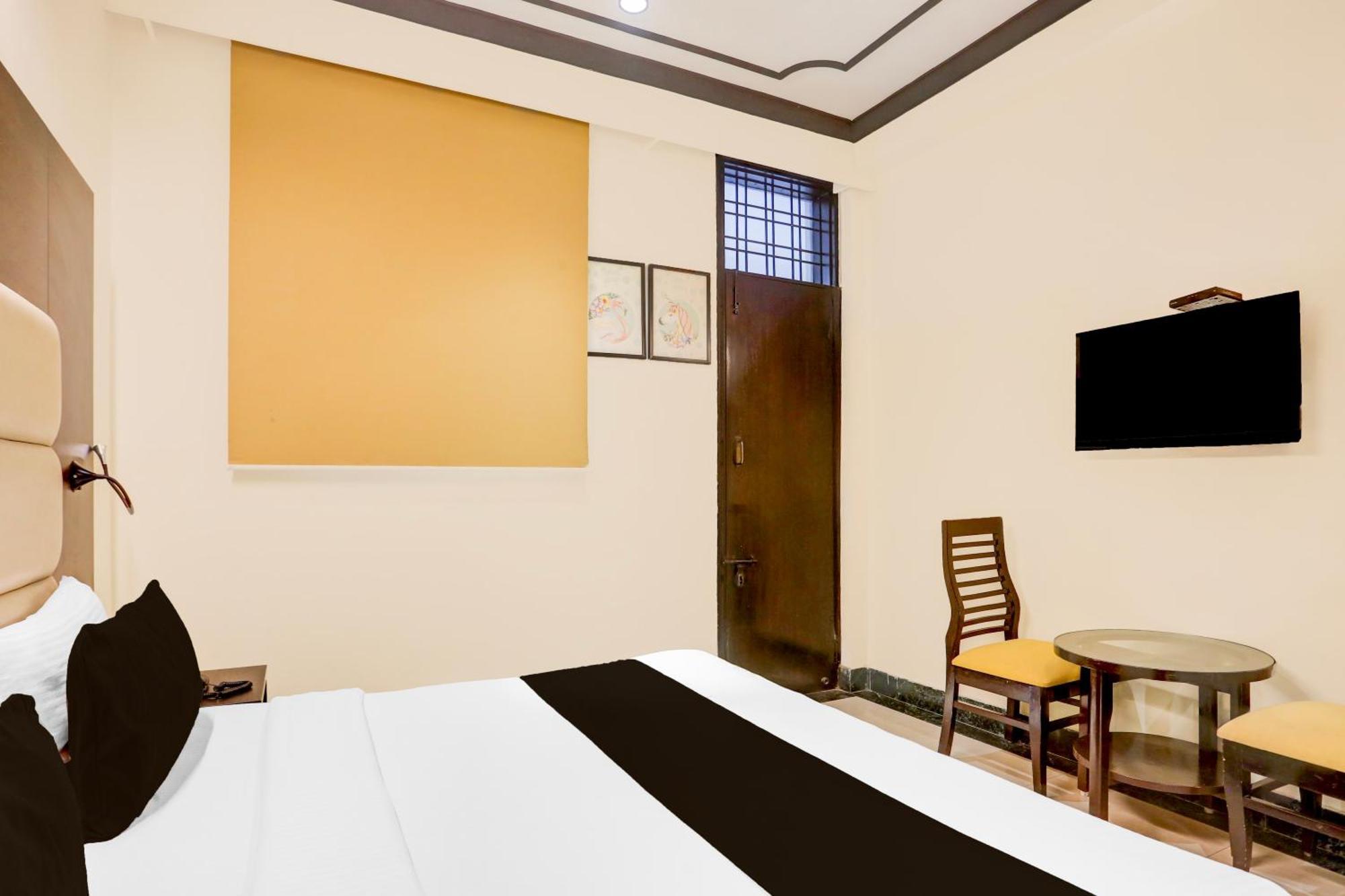 Super Townhouse Sushant Lok Phase 1 Formerly Hotel Neven Gurgaon Exterior photo