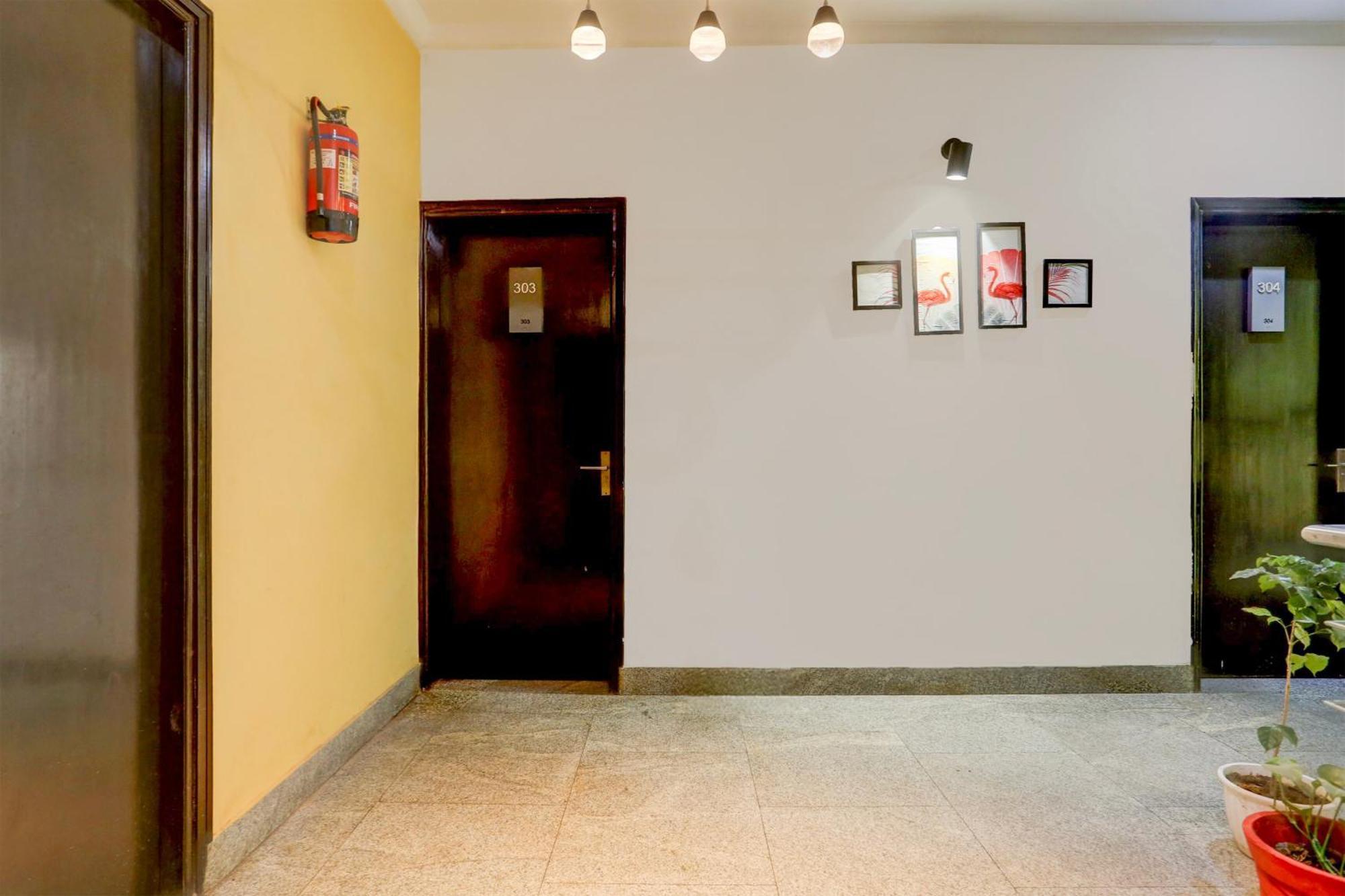 Super Townhouse Sushant Lok Phase 1 Formerly Hotel Neven Gurgaon Exterior photo