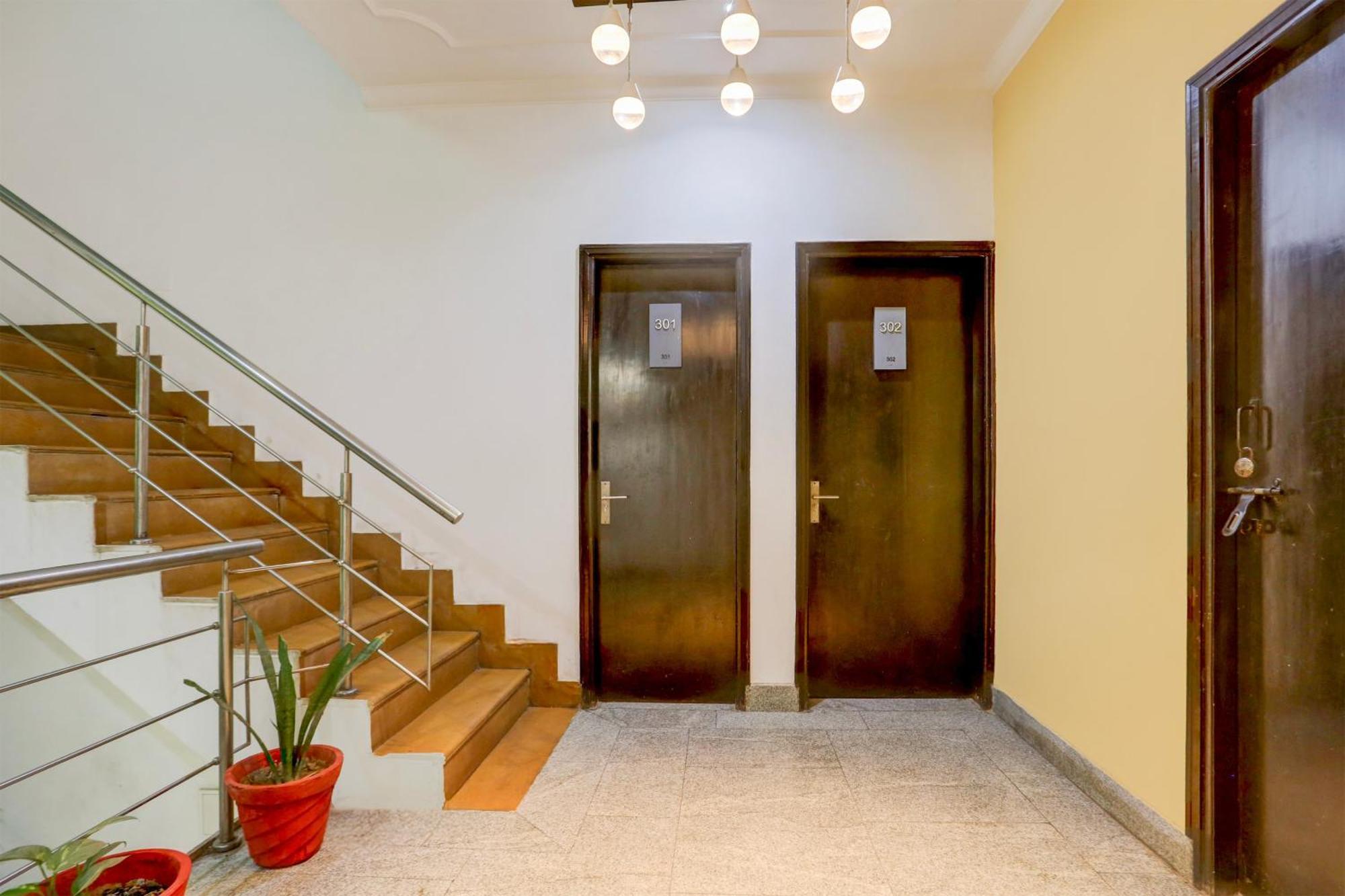 Super Townhouse Sushant Lok Phase 1 Formerly Hotel Neven Gurgaon Exterior photo