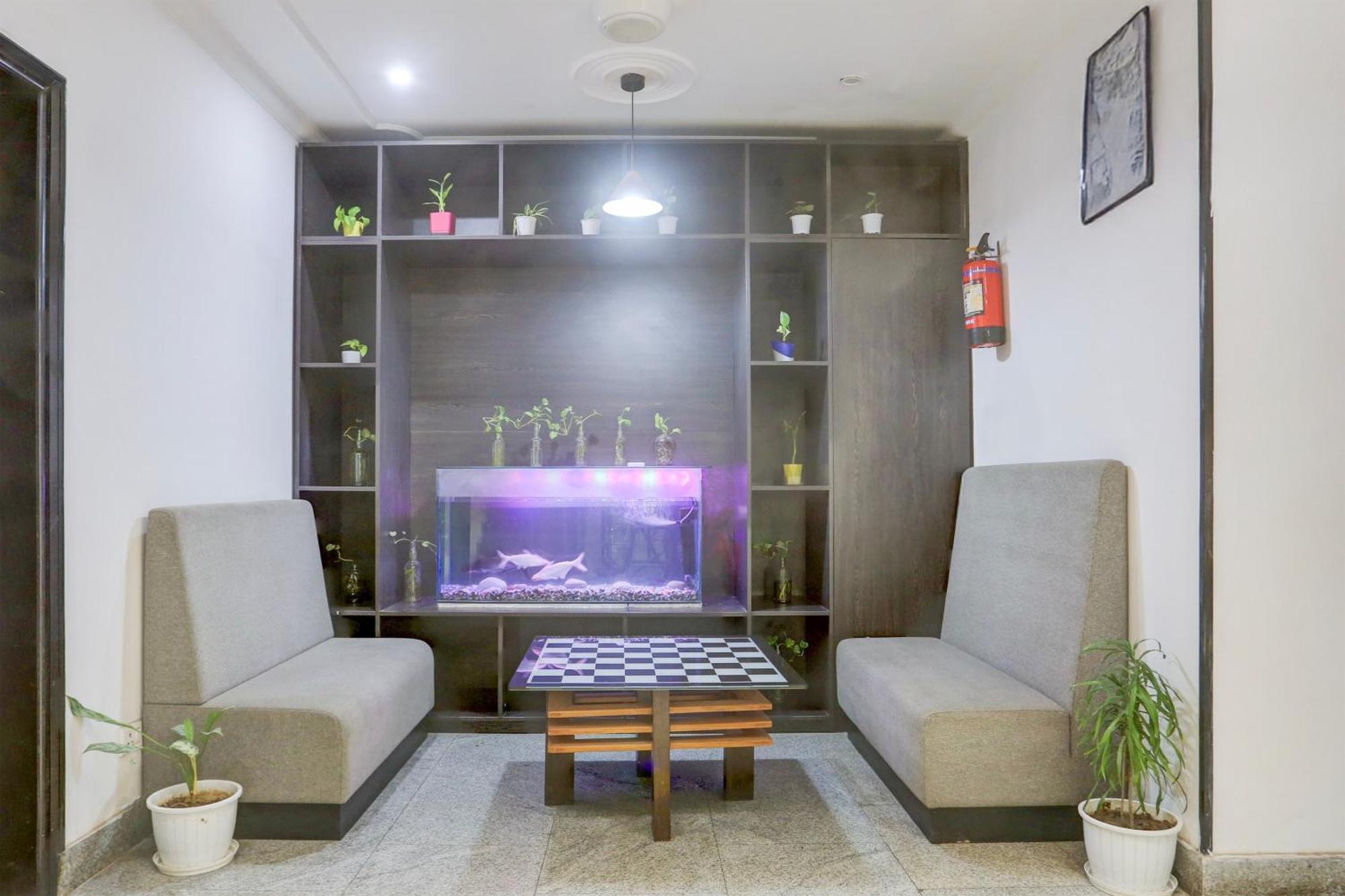 Super Townhouse Sushant Lok Phase 1 Formerly Hotel Neven Gurgaon Exterior photo