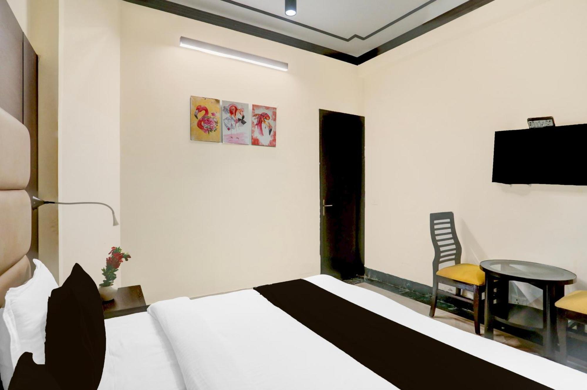 Super Townhouse Sushant Lok Phase 1 Formerly Hotel Neven Gurgaon Exterior photo