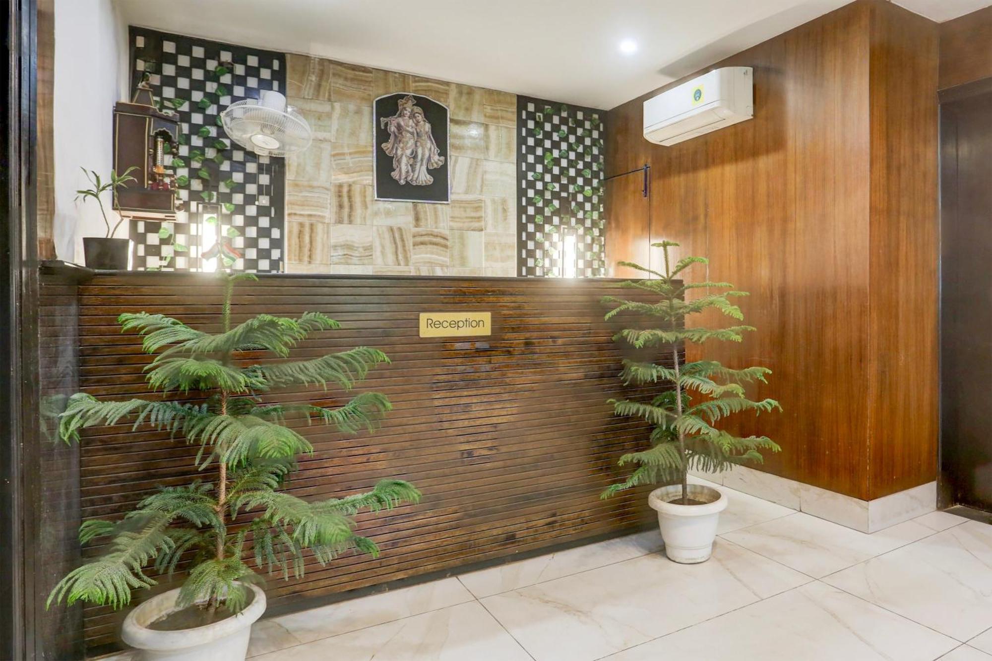 Super Townhouse Sushant Lok Phase 1 Formerly Hotel Neven Gurgaon Exterior photo