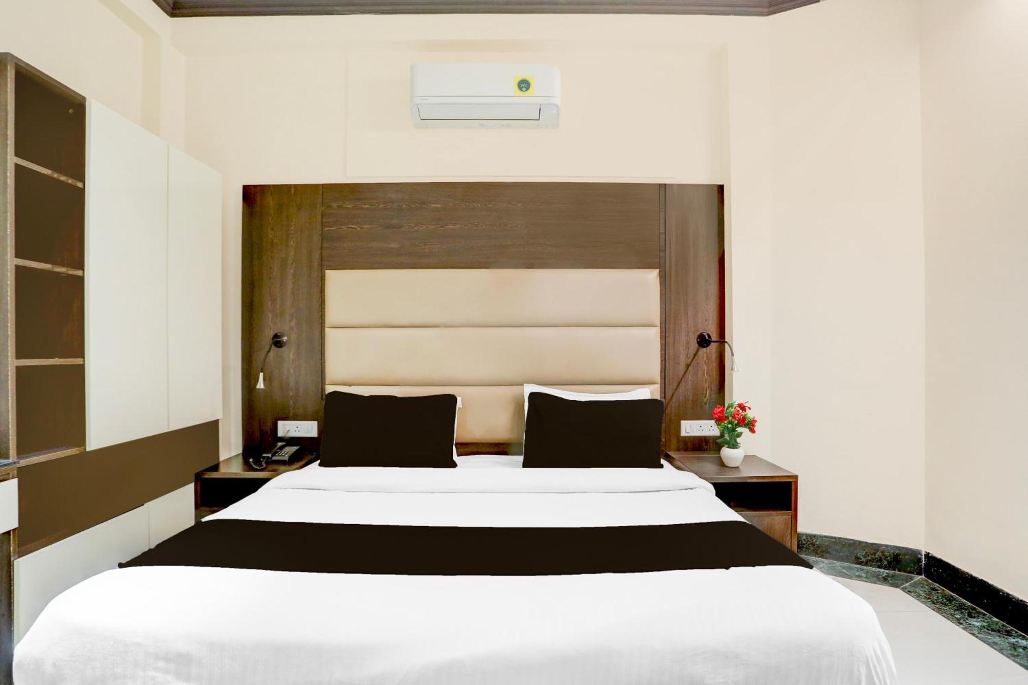 Super Townhouse Sushant Lok Phase 1 Formerly Hotel Neven Gurgaon Exterior photo