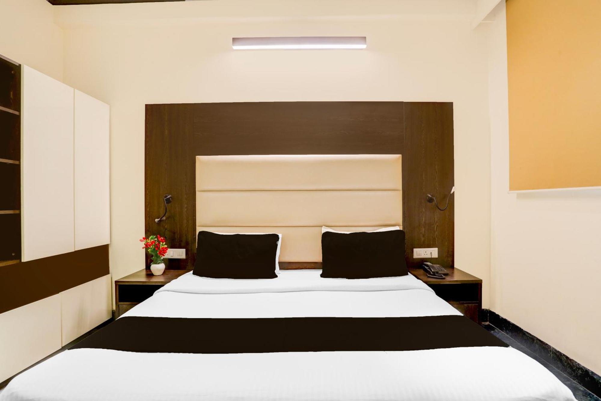 Super Townhouse Sushant Lok Phase 1 Formerly Hotel Neven Gurgaon Exterior photo