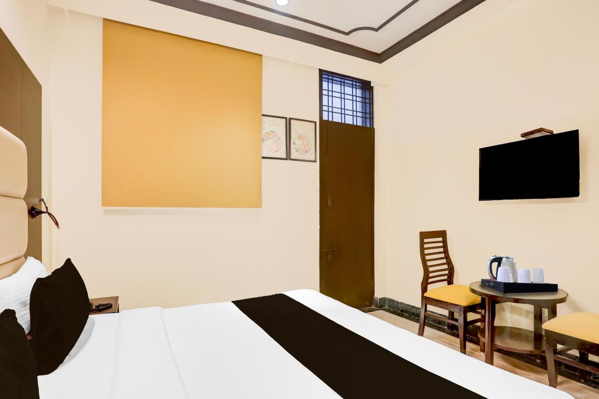 Super Townhouse Sushant Lok Phase 1 Formerly Hotel Neven Gurgaon Exterior photo